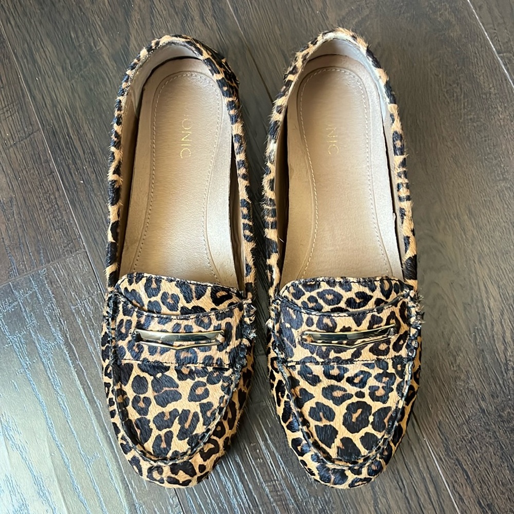 Vionic Ashby Leopard print Calf Hair driving loafer, like new.